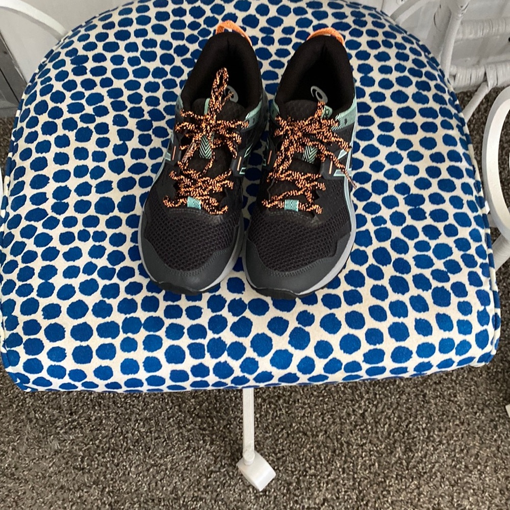 ASICS women gel running shoe 8.5 medium